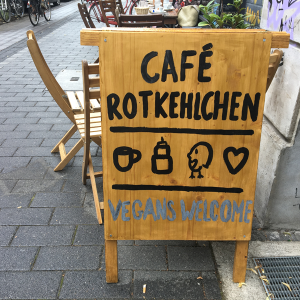 Café Rotkehlchen . Café mit veganen Optionen